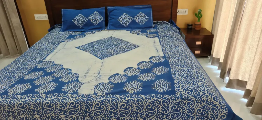 Hand batique  printed double  bed  blue & white colour bedsheet