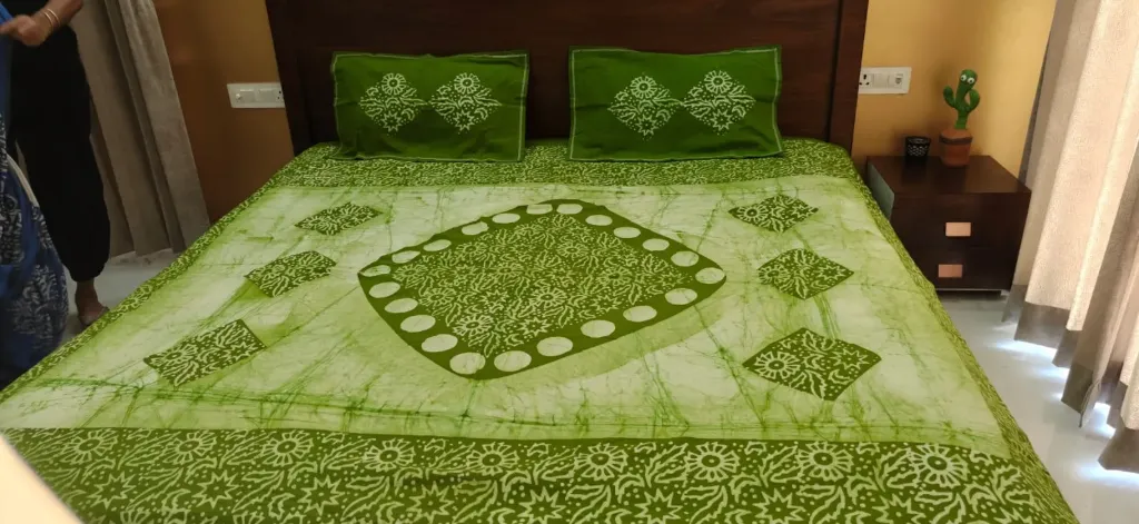 Hand batique  printed double  bed  tree greeen & white colour bedsheet