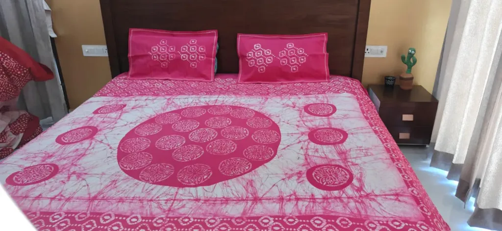 Hand batique  printed double  bed  pink & white colour bedsheet